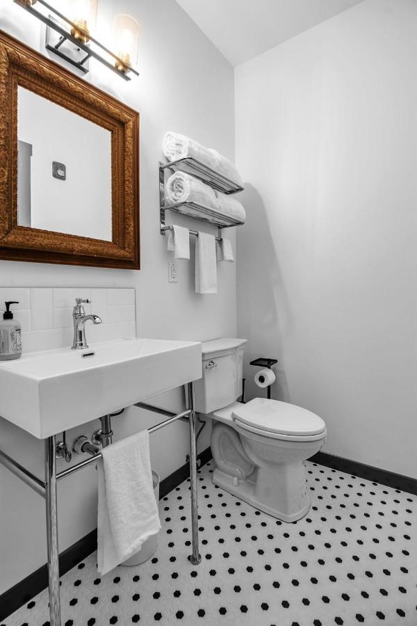Webber Hotel Lyndonville 外观 照片