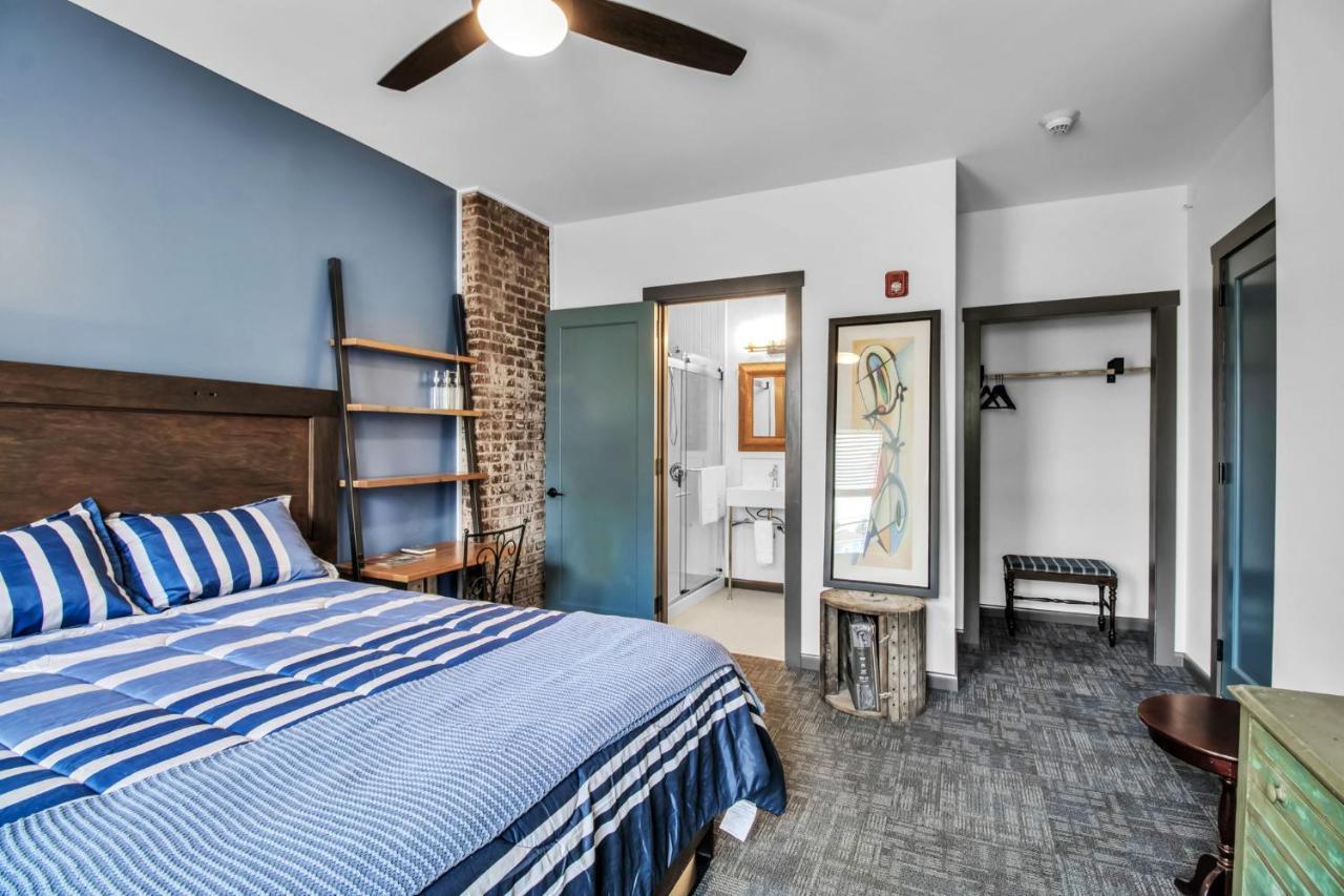 Webber Hotel Lyndonville 外观 照片