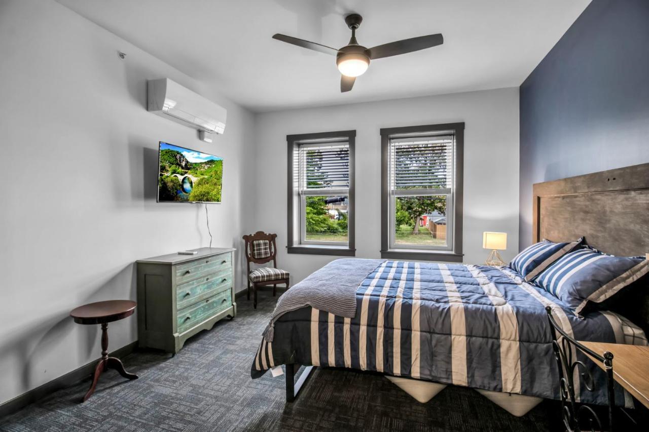 Webber Hotel Lyndonville 外观 照片